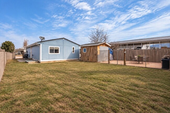 Building Photo - 2293 475 S