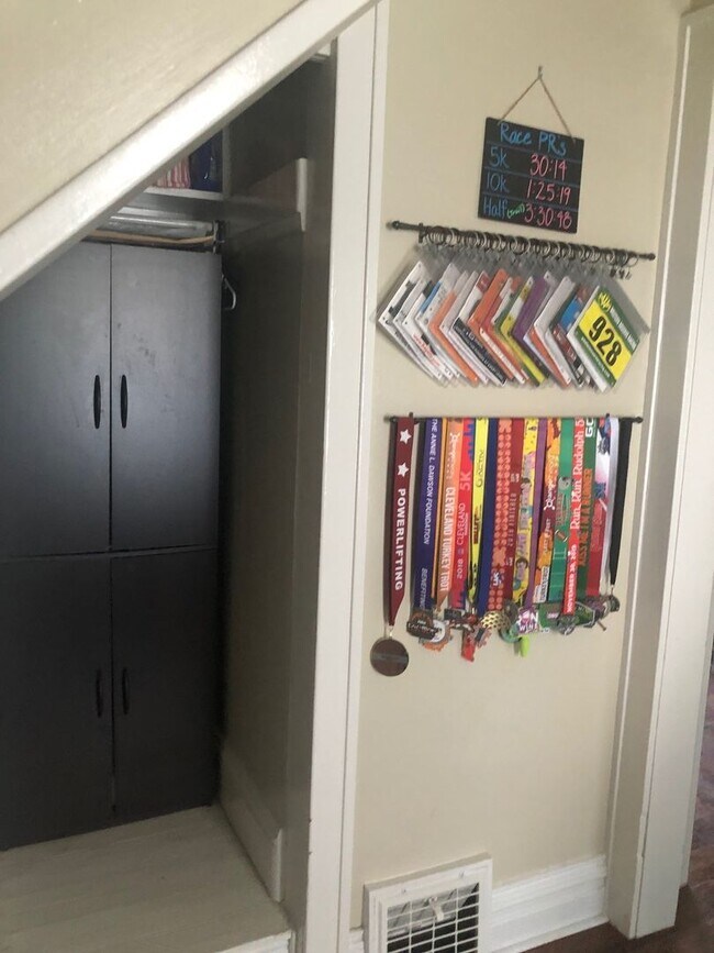 Building Photo - 2 Bedroom with Bonus Room in Basement