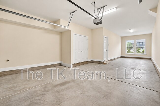 Building Photo - 2712 Grand Union Way