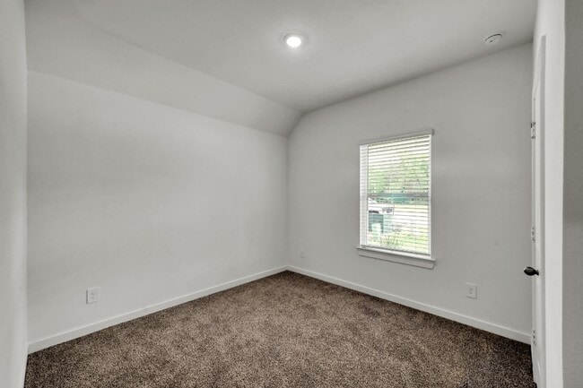 Building Photo - 647 Delicate Arch Dr