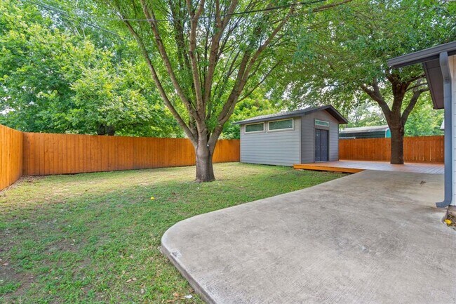 Building Photo - 6001 Jain Ln