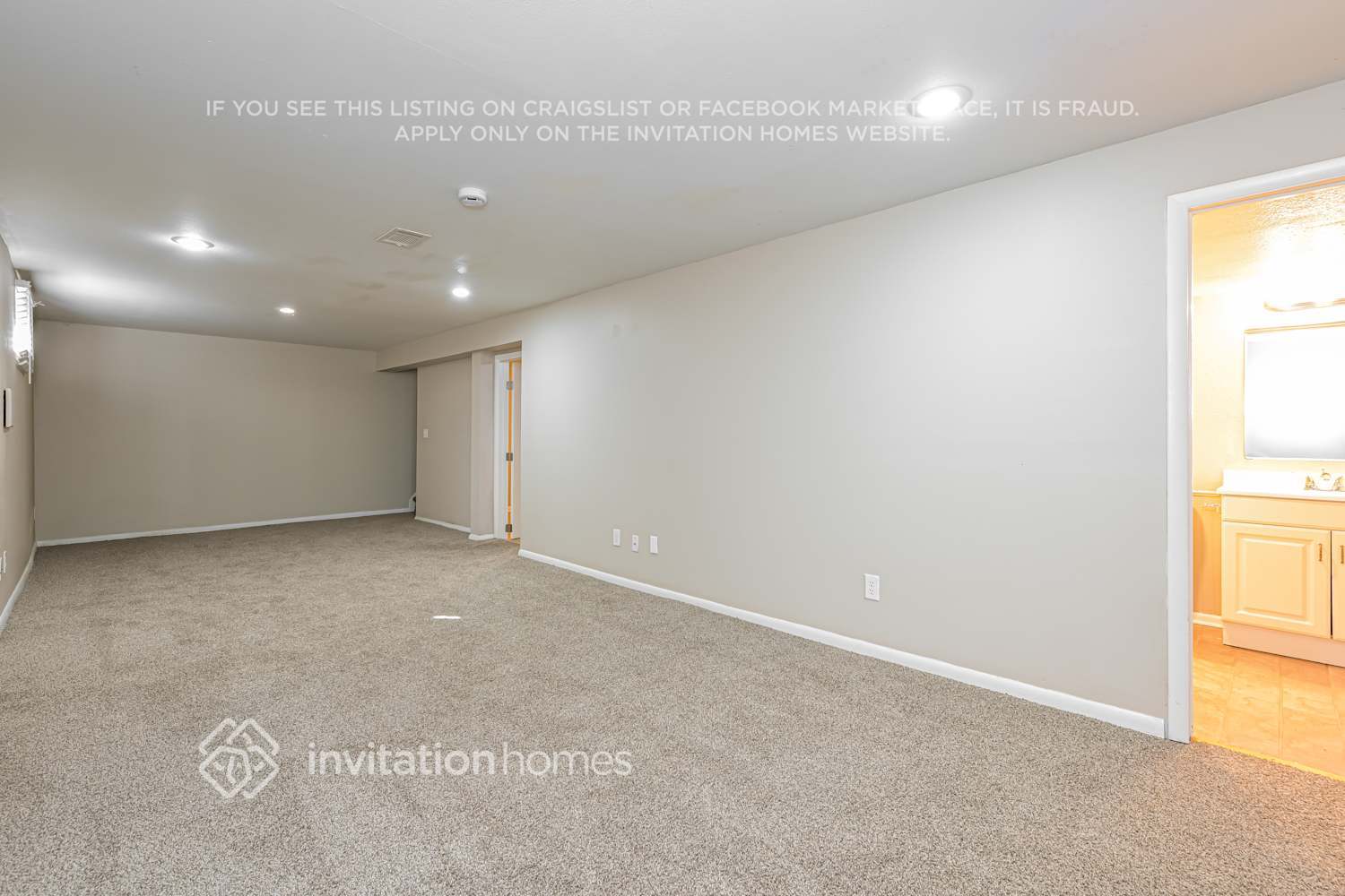 Building Photo - 2881 S Olathe Ct