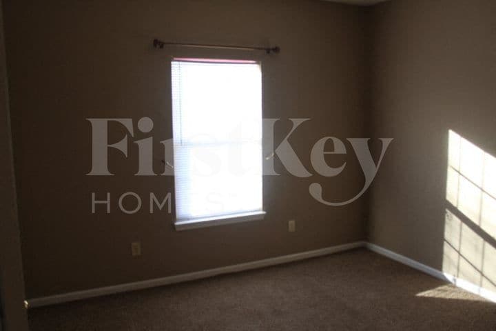 Building Photo - 10 S Burkhart Dr