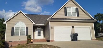 Building Photo - PHENOMENAL 4 Bedroom BEAUTY!!