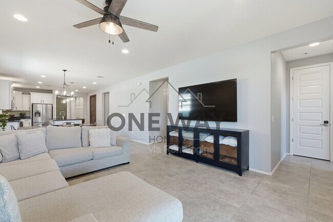 Building Photo - 9854 Thatcher Ave