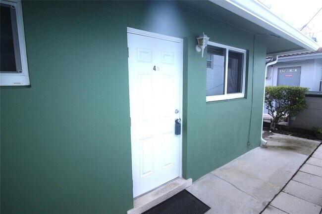 Building Photo - 4440 Bougainvilla Dr