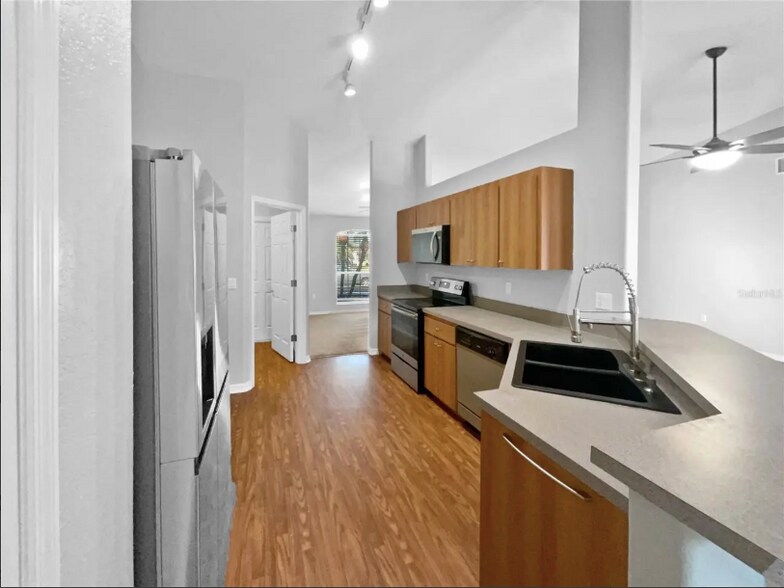 Building Photo - 7010 Summit Cir