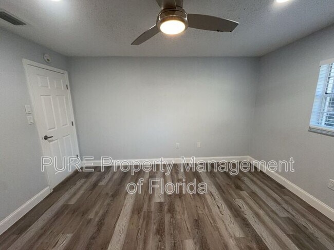 Building Photo - 1610 SE 25th St