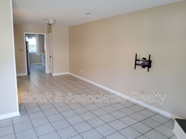 Building Photo - 185 Forest View Dr