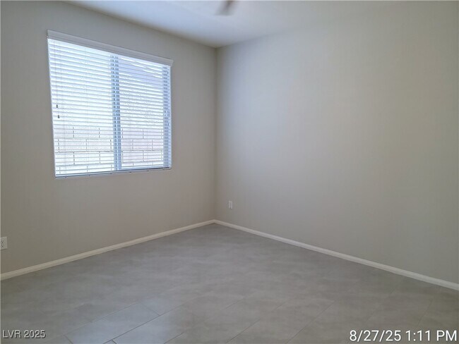 Building Photo - 905 Claystone Ridge Ave