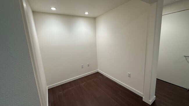 Building Photo - EPIC REA- Lower Pac Heights - Condo w/Parking