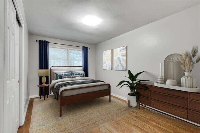 Building Photo - 799 Marstevan Dr NE