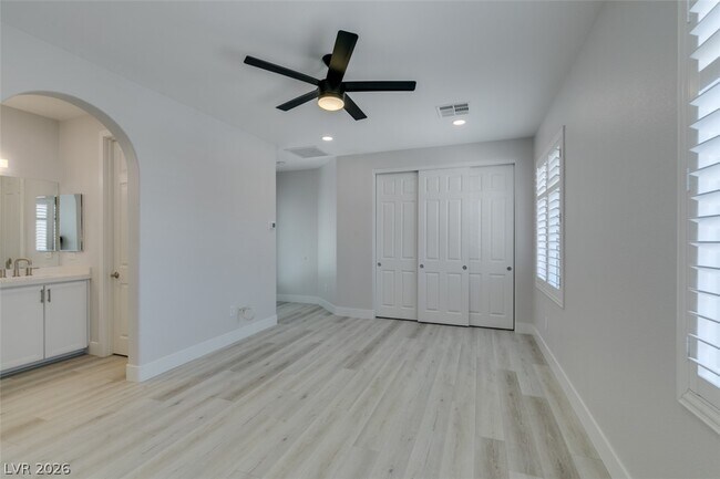 Building Photo - 11370 Merado Peak Dr