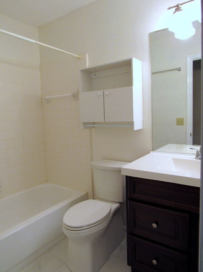 Building Photo - Beautiful 3 bed 2.5 bath Franklin Home