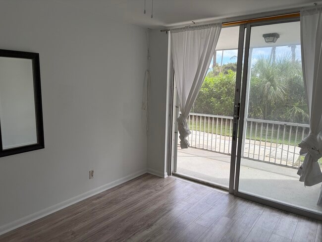 Building Photo - 3600 N Ocean Dr