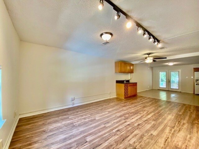 Building Photo - 2125 Forest Oaks Dr