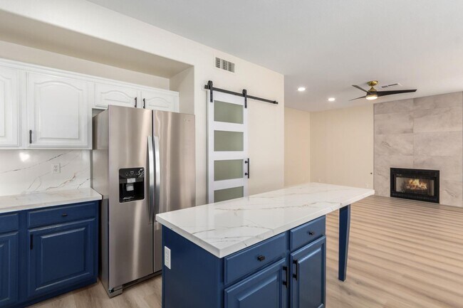 Building Photo - 1630 S Lemon