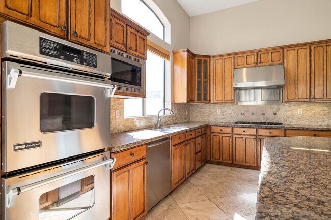 Building Photo - Stunning 4-bedroom, 3-bathroom home located in the desirable Scottsdale, AZ with a Casita! *RENT ...