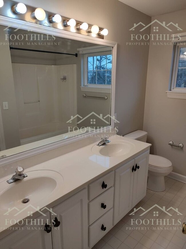 Building Photo - 901 Autumn Oaks