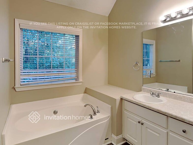 Building Photo - 2201 Snapping Shoals Rd