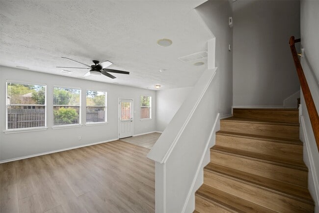 Building Photo - 235 W Stedhill Loop