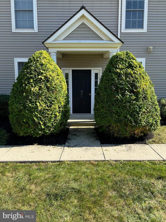 Building Photo - 207 Springmont Dr