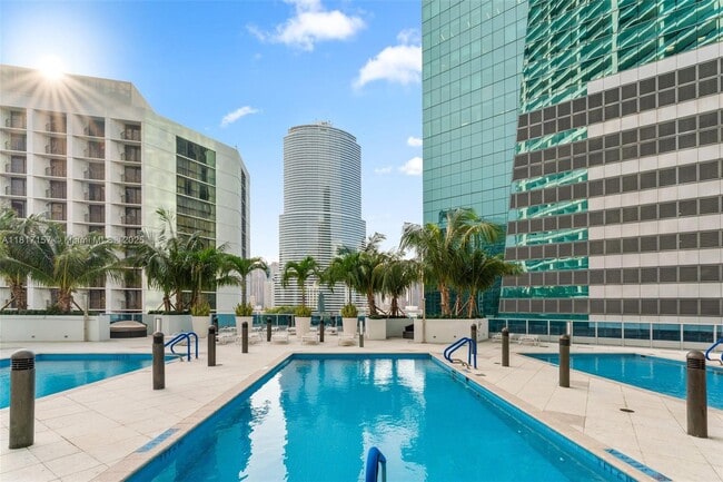 Building Photo - 200 Biscayne Blvd Way