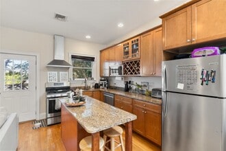 Building Photo - 67 Gates St