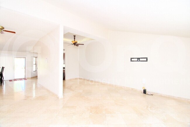 Building Photo - 9008 E Friess Dr