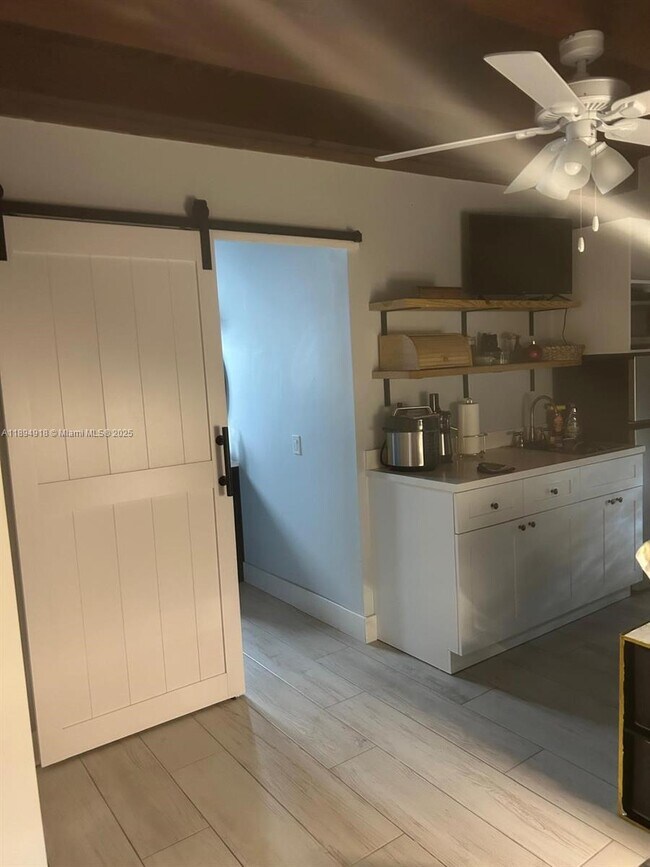 Building Photo - 6431 SW 64th Ct