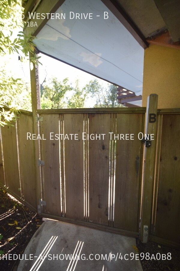 Building Photo - 565 Western Dr