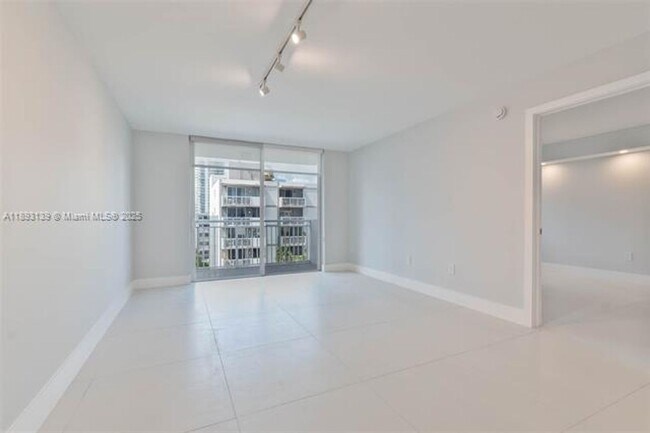 Building Photo - 1665 Bay Rd