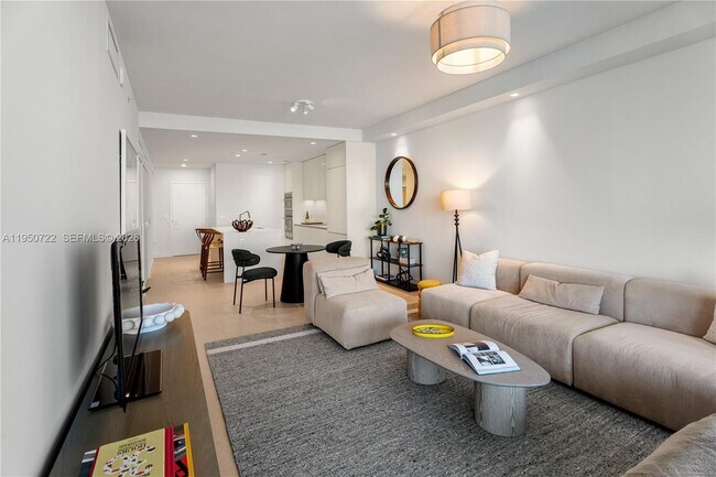 Building Photo - 700 NE 24th St