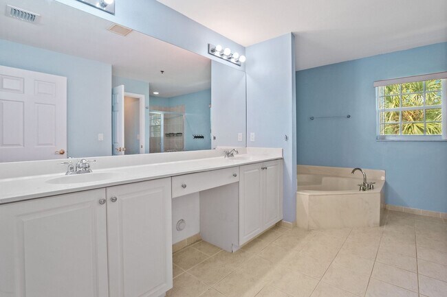 Building Photo - Charming 3-Story 3-Bedroom 2.5 Bath Townho...