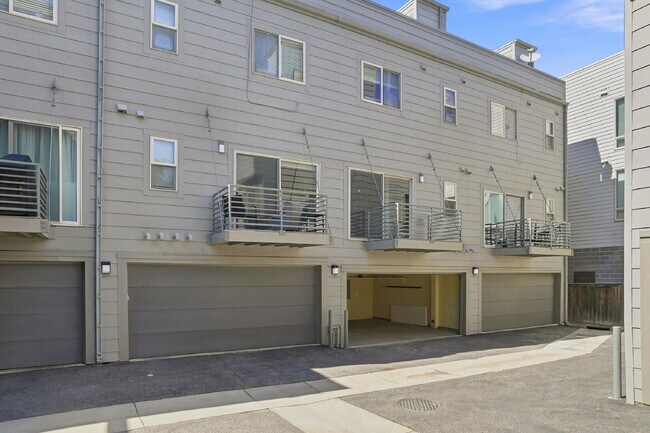 Building Photo - $4,015.95 with $300 Off The First Month's Rent, 3 Beds - 3.5 Baths, Single-Family Home in Denver ...