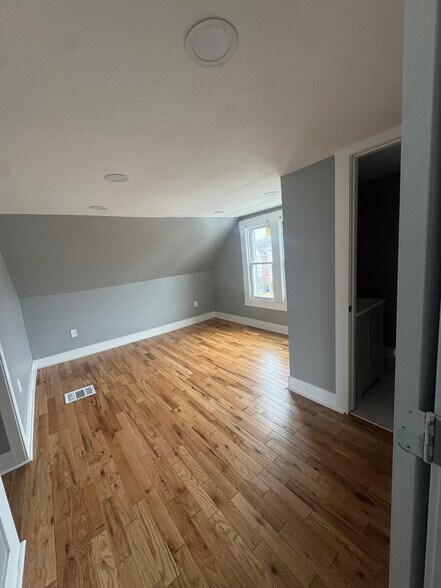 Building Photo - 478 Shelton Ave