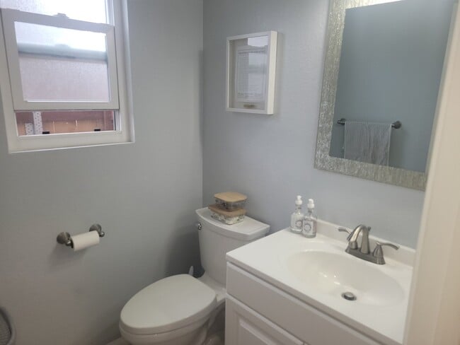Building Photo - 4459 Clairemont Dr