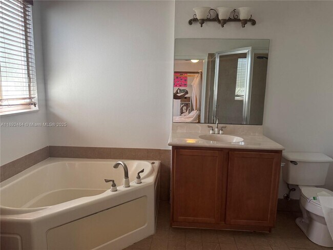 Building Photo - 3152 N Greenleaf Cir