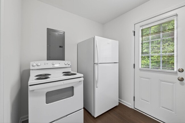 Building Photo - Renovated 2 bedroom home for rent Near Downtown Clarksville!