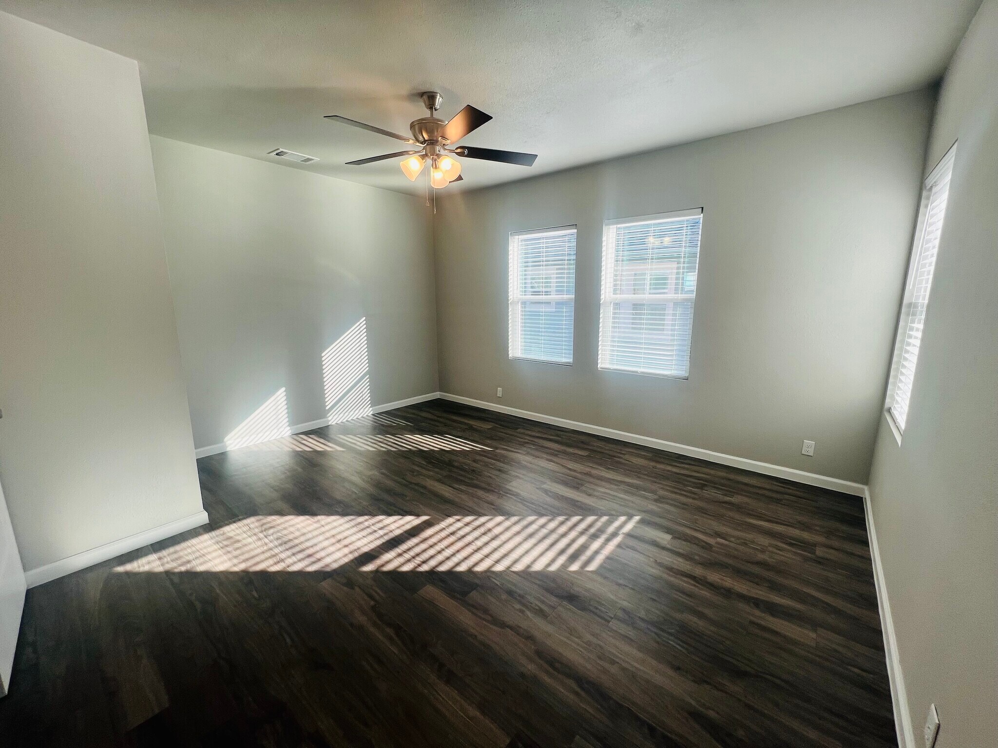 Bedrooms - 822 W Fischer St