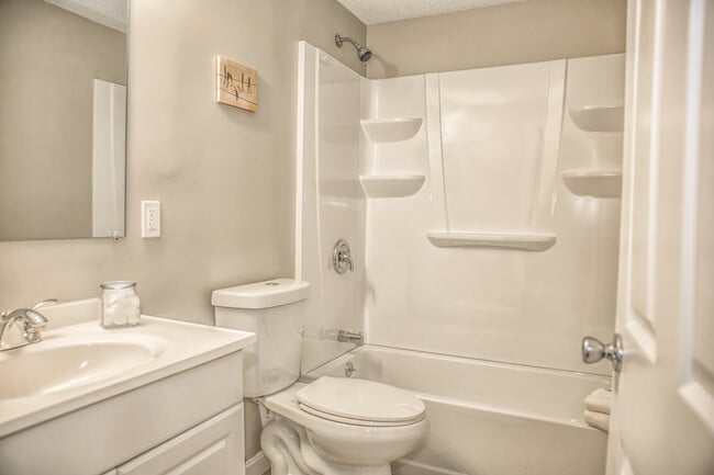 Building Photo - Beautifully Updated Ranch for Rent!