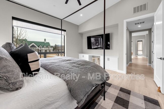 Building Photo - 76 Caballada St