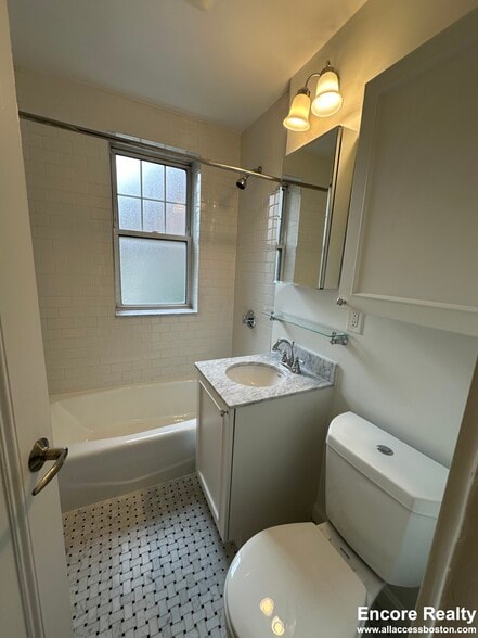 Building Photo - 10 Chauncy St