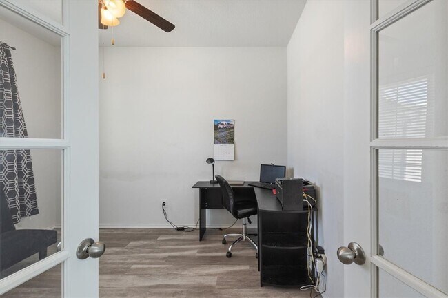 Office/Spair Bedroom - 3911 Brunswick Dr