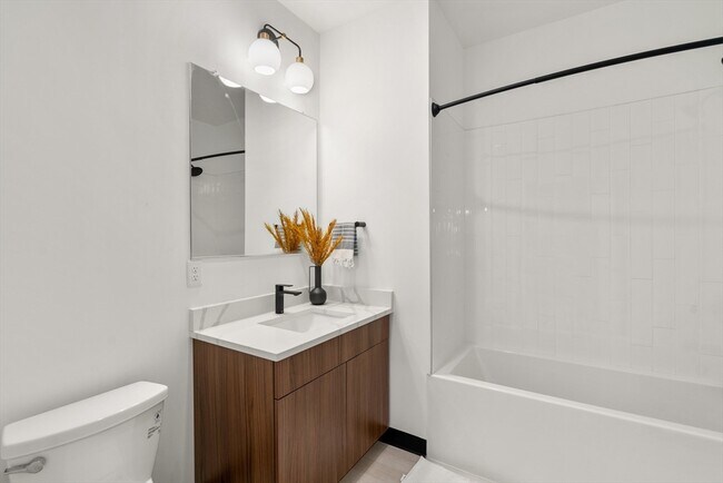 Building Photo - 600 Broadway