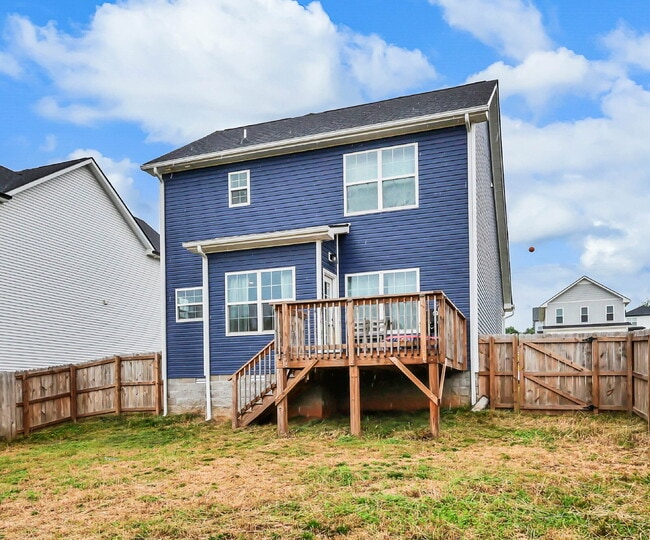 Building Photo - Beautiful modern home less than 2 years old