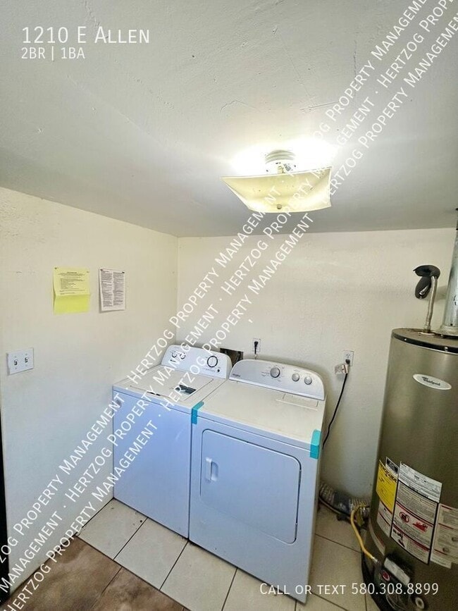 Building Photo - 1210 E Allen-