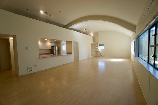 Building Photo - 80 Vine St