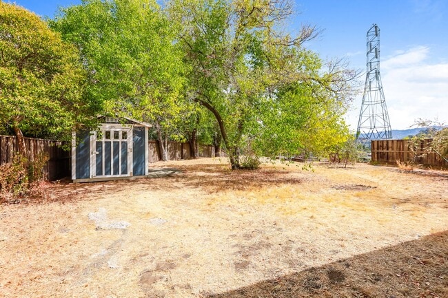 Building Photo - 3 Bedroom Home In Desirable Lafayette!