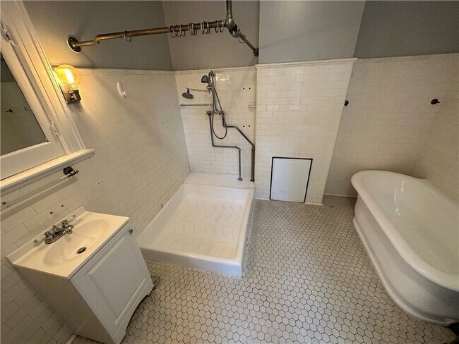 Building Photo - 5336 Fifth Avenue Unit 4